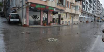 Şiddetli yağış Sinop'ta hayatı felç etti