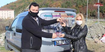 Sinoplu gurbetçilerden derneğe araç hibesi