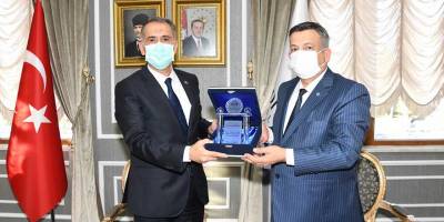 HAYIRSEVER ERDEMOĞLU AİLESİ’NDEN UZAKTAN EĞİTİME 500 ADET TABLET DESTEĞİ
