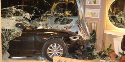 Araba kuaföre girdi