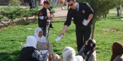 POLİS UYUŞTURUCUYA KARŞI VATANDAŞLARI UYARIYOR