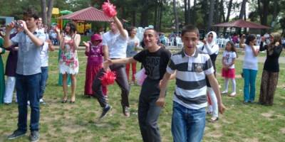 Yeniden Doğuş Geleneksel Bahar Şenliğini Kutladı