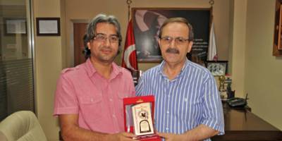 YEREL TARİH GRUBUNDAN BAFRA BELEDİYESİNE PLAKET