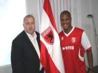 SAMSUNSPOR'DA DOĞUM GÜNÜ KUTLAMASI YUMURTA SAVAŞINA DÖNDÜ