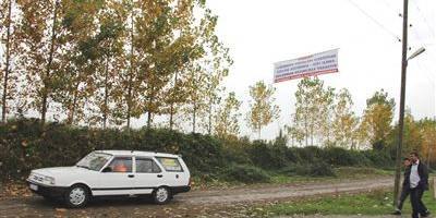 BU KÖYE YOLU DÜŞENLER DİKKAT !