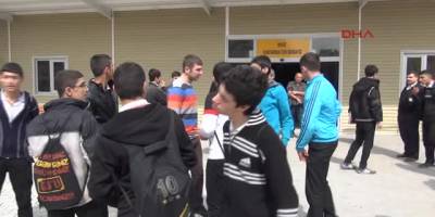 Öğretmenlerden Bıçaklanan Öğretmen İçin Eylem