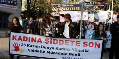 Kadına Şiddete Tiyatrolu Protesto