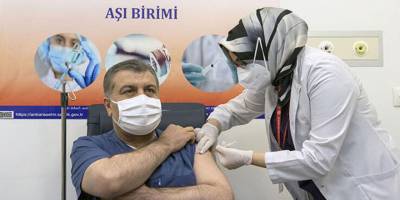 İlk aşıyı Sağlık Bakanı Fahrettin Koca oldu!