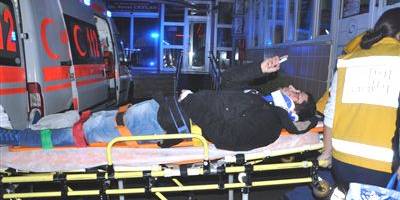 OTOMOBİLLE MOTOSİKLET ÇARPIŞTI: 1 YARALI