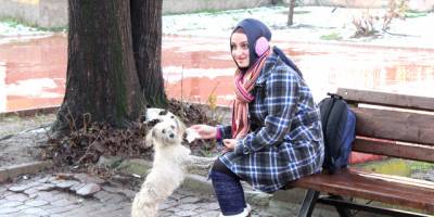 ÇOCUKLARDAN YARALI KÖPEĞE YARDIM ELİ