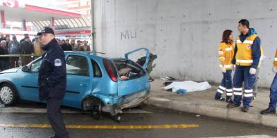 CENAZE YOLUNDA ACI KAZA: 2 ÖLÜ, 2 YARALI