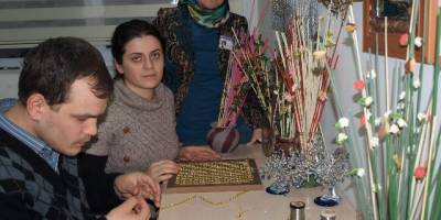 ENGELLİ ÖĞRENCİLERDEN EL EMEĞİ TAKILAR