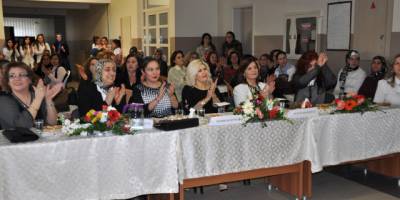 KIZ MESLEK LİSESİ'NDE KUTLAMA