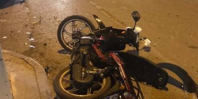 MOTOSİKLET İLE OTOMOBİL ÇARPIŞTI: 2 YARALI