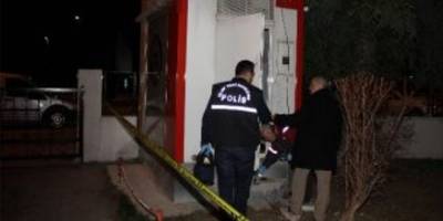 Polislerin Oturduğu Yerde ATM' Soymaya Kalktılar