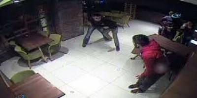 Kafeteryada 2 kişi böyle vuruldu