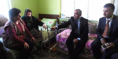 KAYMAKAM HALİS ARSLAN ÖĞRETMEN ERGÜN SÖZEN’İN AİLESİNE TAZİYE ZİYARETİNDE BULUNDU