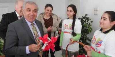 KAYMAKAM ARSLAN'DAN ÖĞRENCİLERE KOKULU MUM