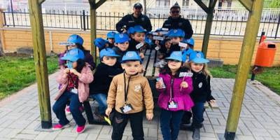 MİNİKLER POLİS MERKEZİNİ ZİYARET ETTİ