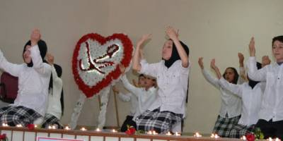 Minicik Dişler Kocaman Gülüşler