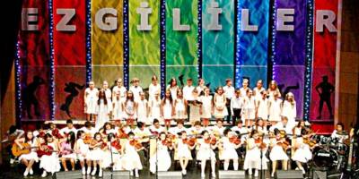 EZGİLİLER DEN TİYATRO VE MÜZİK ŞÖLENİ