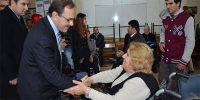 BAŞKAN ŞAHİNDEN, ENGELLİLERİN ASANSÖRLÜ MİNİBÜS İSTEĞİ