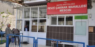 BAFRA'DA MESCİDİN CAMLARINI KIRDI