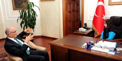 İLKNUR, BAŞKAN YILMAZ’IN KOLTUĞUNA OTURDU