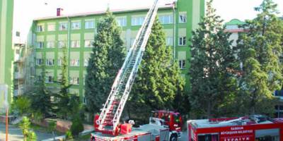 HALK SAĞLIĞI MÜDÜRLÜĞÜ ÇATISINDA YANGIN