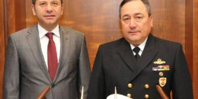 SAHİL GÜVENLİK KOMUTANI’NDAN VALİ AKSOY’A ZİYARET