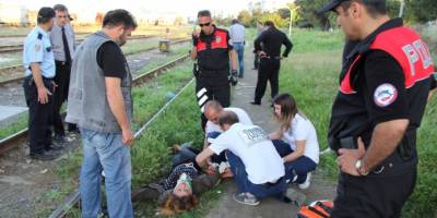 BUNALIMA GİREN GENÇ KIZ SEVGİ KÖPRÜSÜ'NDEN ATLADI