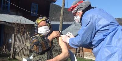 Sinop'ta yaşlılar aşılanıyor