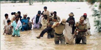 PAKİSTANDA SEL 700 KİŞİYİ YUTTU