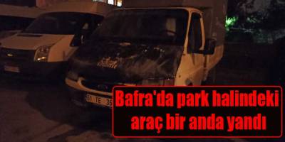 Bafra'da park halindeki araç bir anda yandı