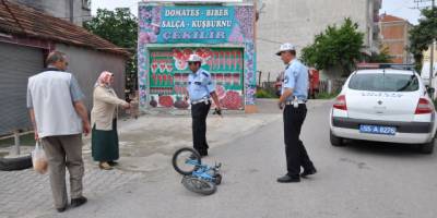 MOTOSİKLET BİSİKLETE ÇARPTI: 1 YARALI