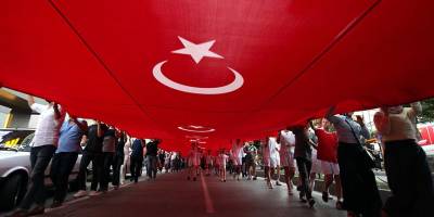 DEV BAYRAKLA GENÇLİK YÜRÜYÜŞÜ