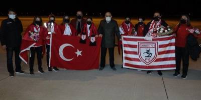 Avrupa’dan Samsun’a dönen şampiyon özel sporculara havalimanında karşılama