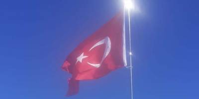 Yakakent'te dev Türk Bayrağı