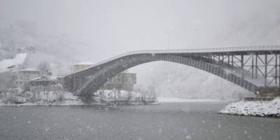 GÖK GÜRÜLTÜLÜ KAR YAĞIŞI KORKUTTU