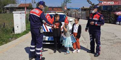 Atakum Jandarma çocukların bayramını kutladı