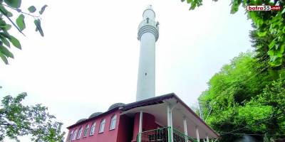 Ordu’da yıldırım düşen minarenin ucu koptu