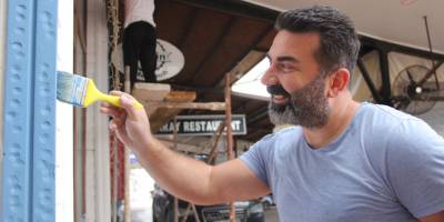 Esnaf normalleşme umuduyla dükkanlarını temziliyor