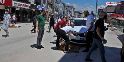 Yasak caddeye giren otomobil çukura düştü