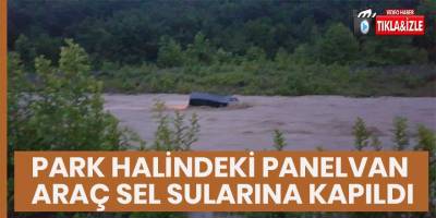 Park halindeki panelvan araç sel sularına kapıldı