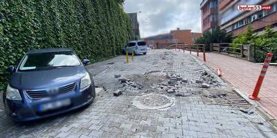 Şiddetli yağış sonrası hastane yolu kullanılmaz hale geldi