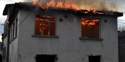 SAMSUN'DA EV YANGINI KORKUTTU