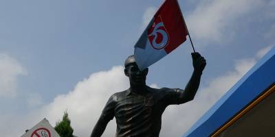 Trabzonsporlu taraftarlar, Nwakaeme'nin heykelini yaptırdı