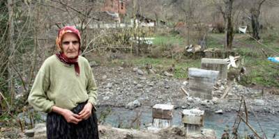 TERME'DE KÖYLÜLER KÖPRÜ İSTİYOR