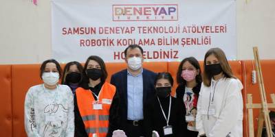Samsun ortaokul öğrencilerinin robotları bilim şenliğinde yarıştı