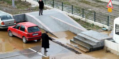 Bafra Caddesi’ni su bastı.